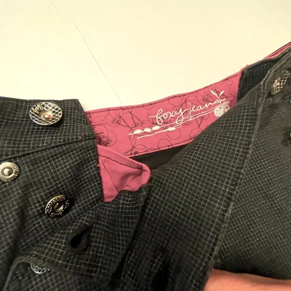 Foxy Jeans Size 5 shorts - black & white plaid pattern. Two sets of Side buttons - Picture 7 of 7